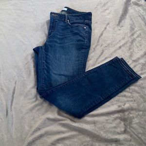 Loft Curvy Skinny Jeans - Basically New